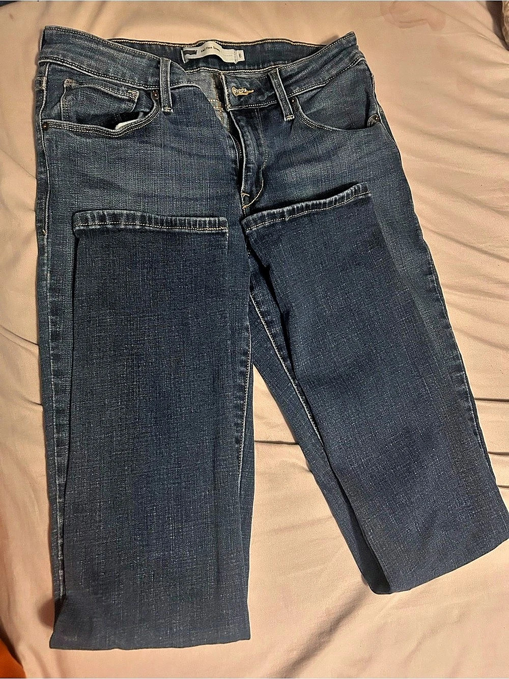 Women’s Levi Strauss mid rise skinny jeans size 6
